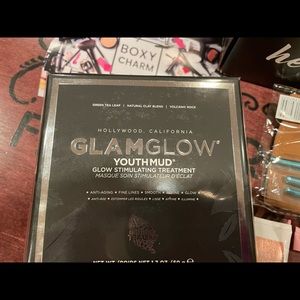 Boxycharm with Glamglow, Alaina Badro, lipstick primer and brow gel